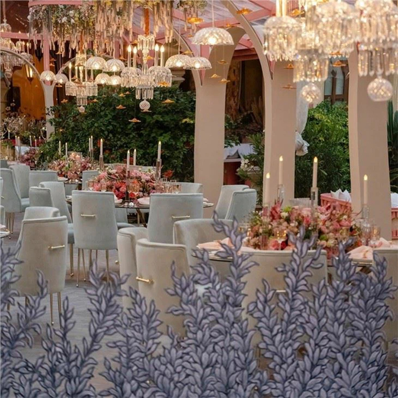 Silla de comedor cómoda con tocador de boda con acento de terciopelo negro